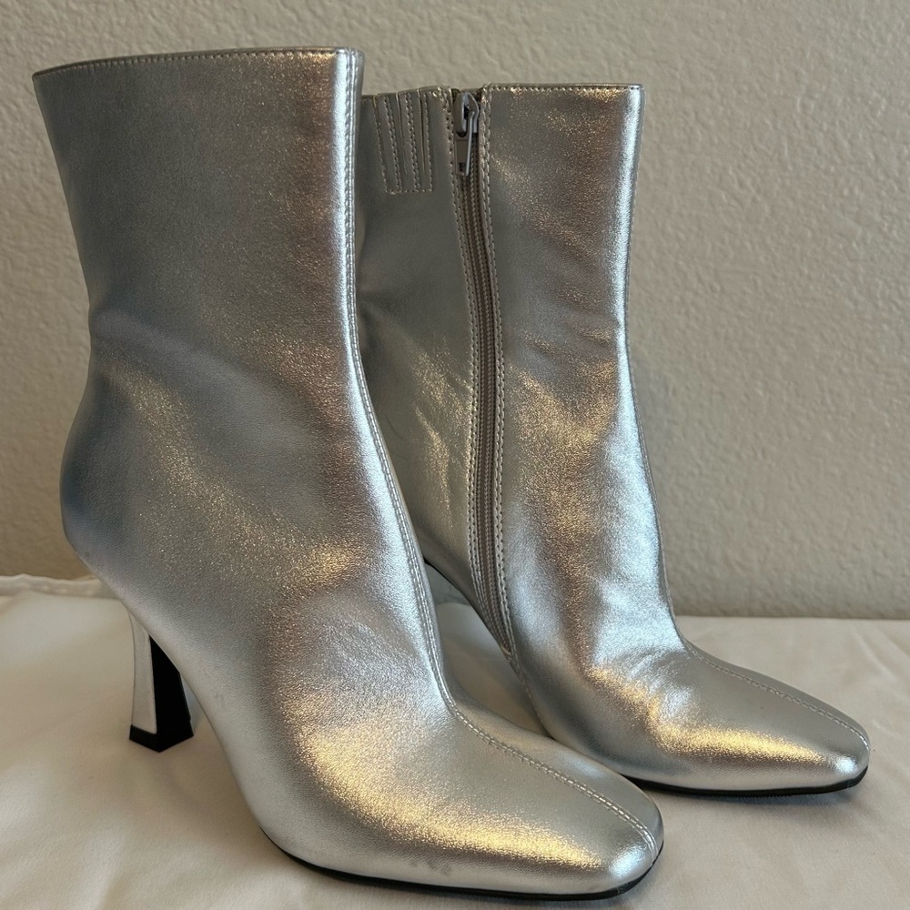 NWOT, Open Edit Women’s Hesper Metallic Silver Square-Off Toe Heeled Bootie 5.5